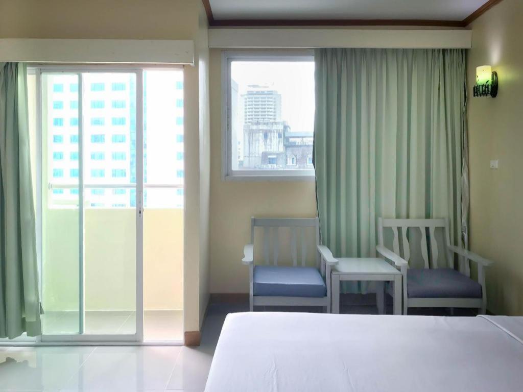 J Two S Pratunam Hotel Bangkok Exterior foto